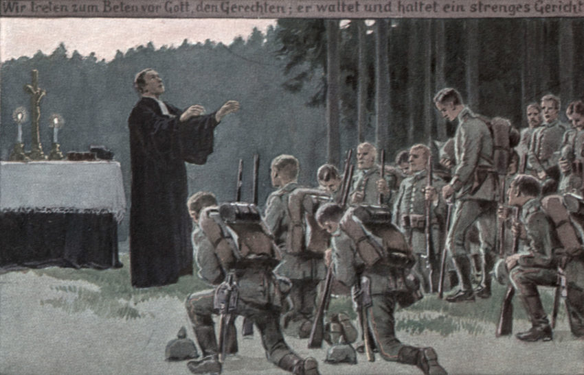 Bildpostkarte aus dem 1.Weltkrieg auf der ein evangelischer Pfarrer bei einem Feldgottesdienst deutsche Soldaten segnet (Farbdruck nach Aquarell von Paul Hey (1867–1952). Bild: akg-images / epd-Bild