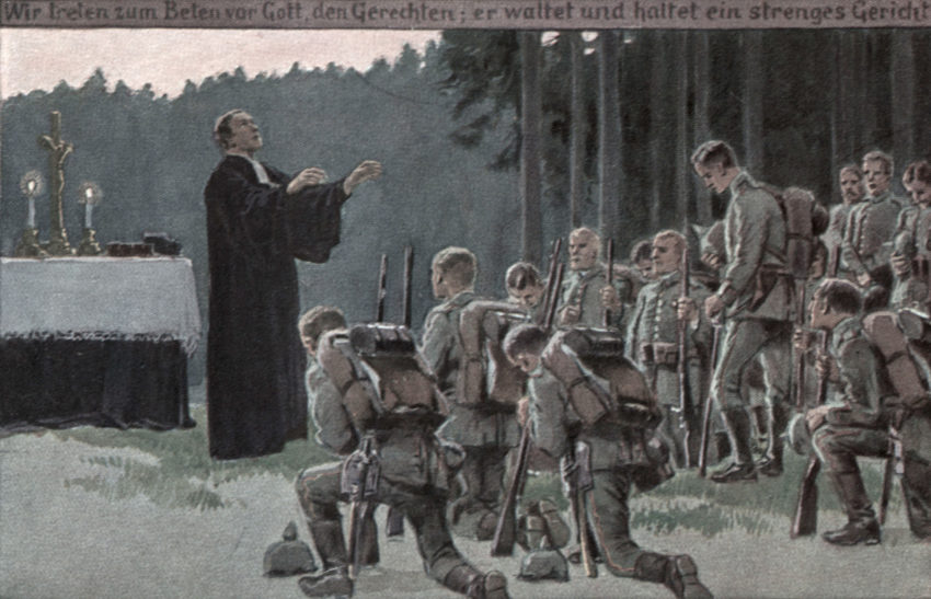 Bildpostkarte aus dem 1.Weltkrieg auf der ein evangelischer Pfarrer bei einem Feldgottesdienst deutsche Soldaten segnet (Farbdruck nach Aquarell von Paul Hey (1867–1952). Bild: akg-images / epd-Bild